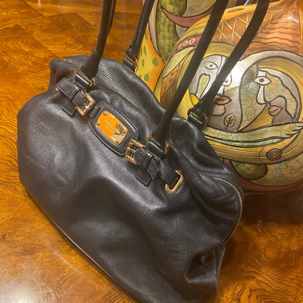 Extra large Micheal Kors bag. Beautiful!!!
